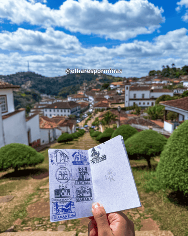 Passaporte da Estrada Real com carimbos com Serro ao fundo em Minas gerais