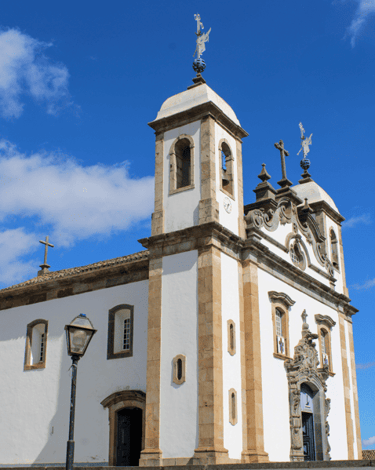 Vista externa do Santuário do Bom Jesus de Matosinhos em Congonhas MG