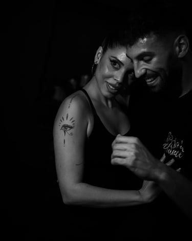 2 danseurs dans une Soirée du LBF qui s'amusent