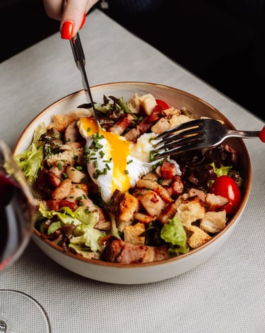 Salade lyonnaise oeuf coulant