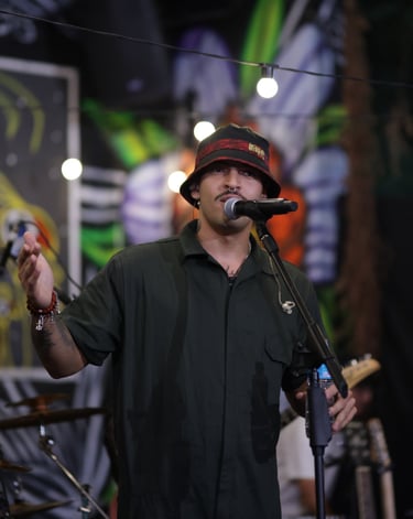 alt="música ao vivo casamento SP banda animada para festa"