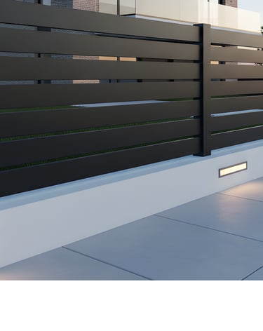 Cerramiento metálico modelo Fuga con lamas planas y separación uniforme para fachadas contemporáneas