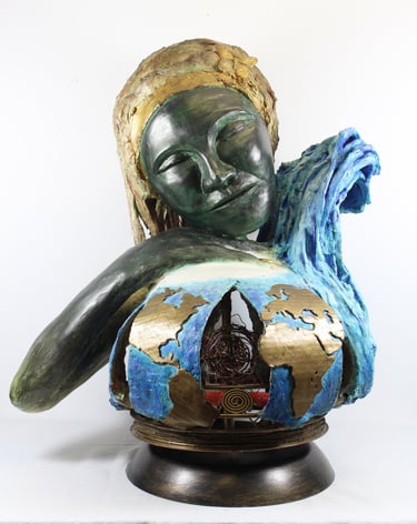 Sculpture de Lode intitulée Gaïa, représentant la déesse qui pose sa main sur le globe terrrestre