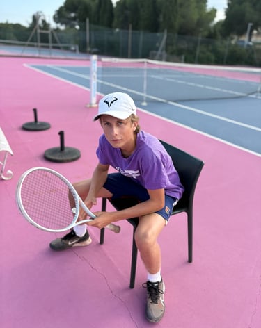 Grégoire Denis concentration avant un match de tennis