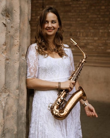Contratar saxofonista para casamento em Lisboa - Lina Peters