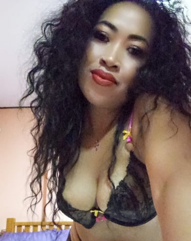 lady with sexy black lingerie