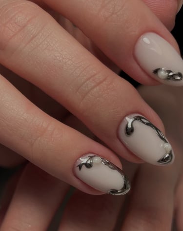 Perlamutro spalvos manikiūras