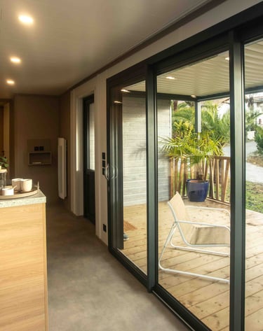 Chalet avec Pergola bioclimatique