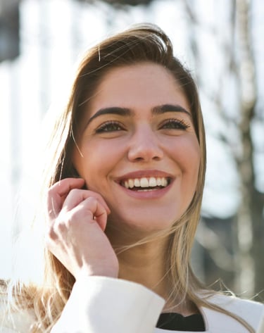 Smilling-young-businesswoman