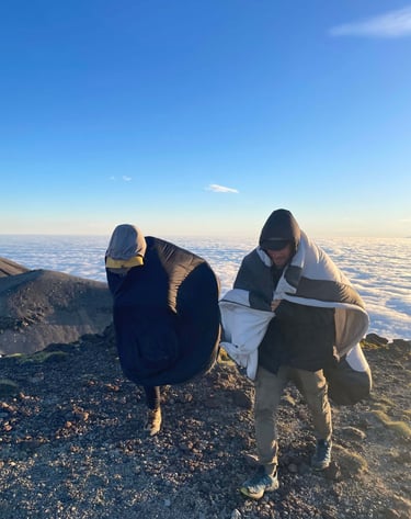 Mis amigos viendo amanecer desde Fanthams Peak