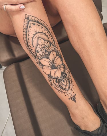 tatuagem feminina ornamental - URSATO