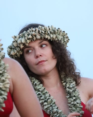 Marion, responsable communication et réseaux sociaux. Créatrice de fleurs faites à la main