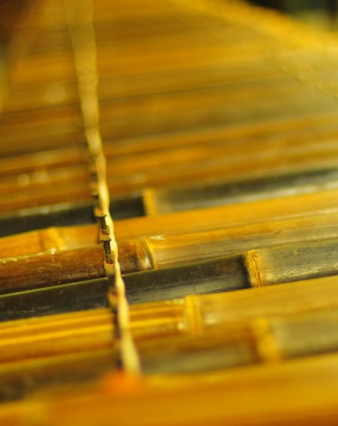 Carumba. Merupakan alat musik yang dipukul dan terbuat dari bambu