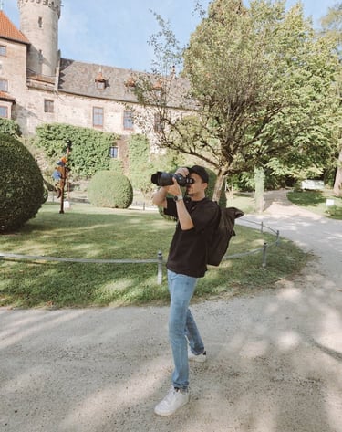 Daniel von Lebensmomente fotografiert aus Coburg in Aktion, um den perfekten Moment einzufangen.