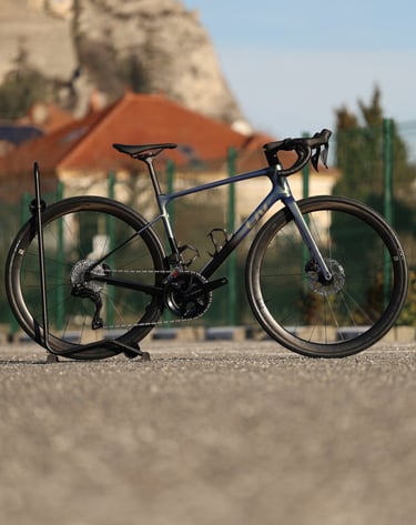 Vélo bike corner avec vue sur la citadelle de sisteron 