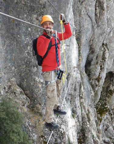 Paso aéreo en la vía ferrata de Loja