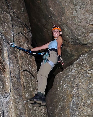 Tramos iniciales en la vía ferrata de Benalauría