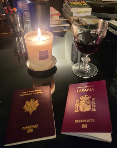 Los dos pasaportes Françes y espagnol de nuestro fundador  Juan  manuel Torralbo