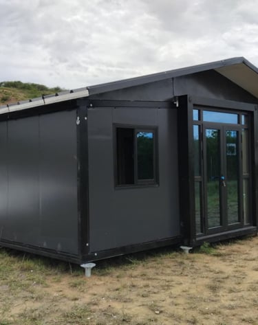 Tiny house conteneur installée sur vis de fondation