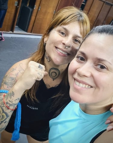 Muay thai avaré, academia com três mulheres treinando Muay Thai em Avaré.