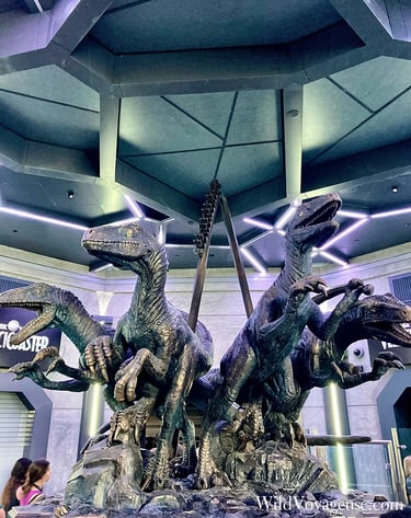 Les velociraptors de l'attration Velocicoaster à Universal Studios en Floride