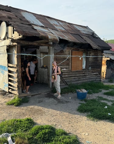 Rita utenfor hus nr. 1.