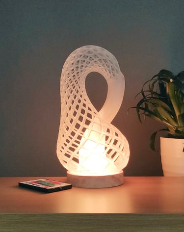 Lampe design imprimée en 3D avec structure en spirale – objet de décoration fabriqué par 3DPM France