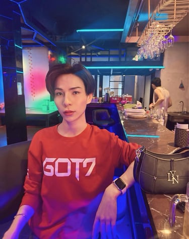 Pattaya home massage therapist sat in a bar in Pattaya