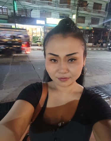Therapist providing home massage in Pattaya