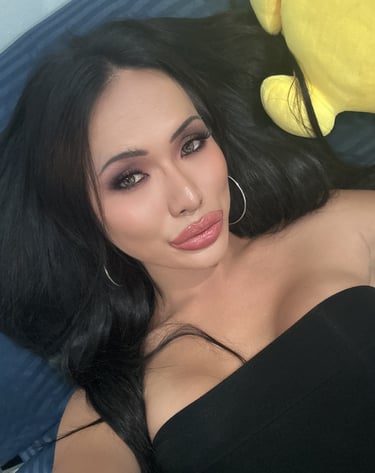 Ladyboy therapist offering home massage service in Pattaya