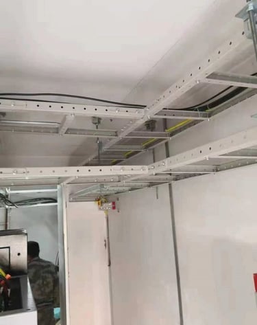 escalera de cable en el techo