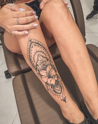 tatuagem feminina ornamental - URSATO