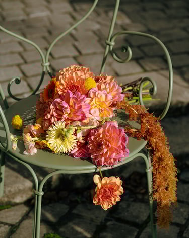 bouquet de mariée coloré, élégant et de saison