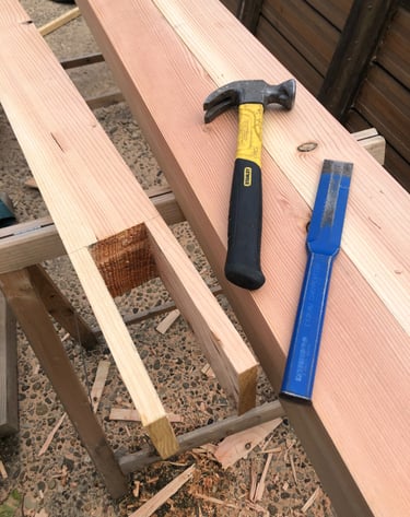 Assemblage par enfourchement sur poteau en Douglas pour la conception de pergolas