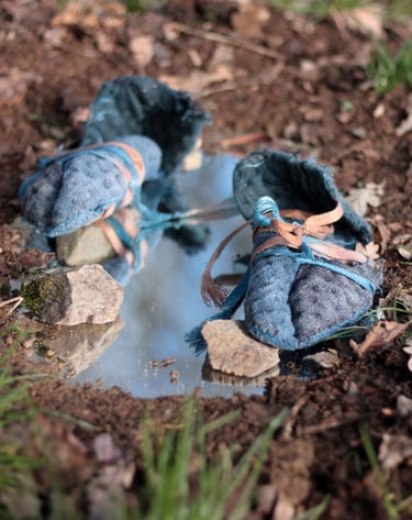 karine-nguyen-van-tham-la traversée-chaussures sculptées et incrustées de cailloux-détail