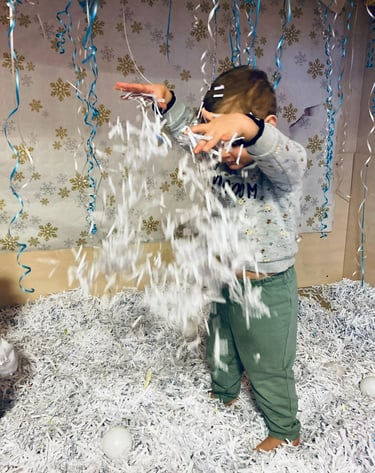 enfant et fausse neige