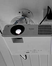 Hi-Res-projector-for-golf-simulator