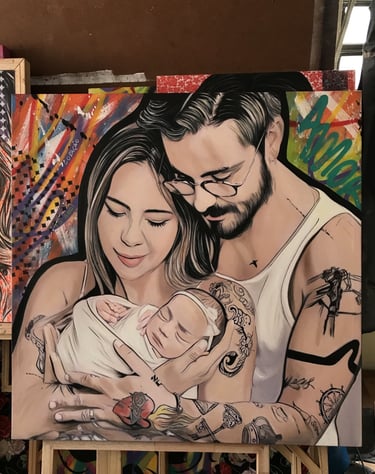 Casal sorrindo em obra de arte personalizada.