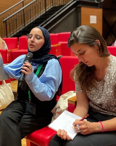 Flaminia durante interpretazione consecutiva in arabo