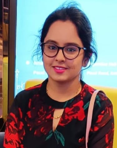 The woman who is stydent of yognilay