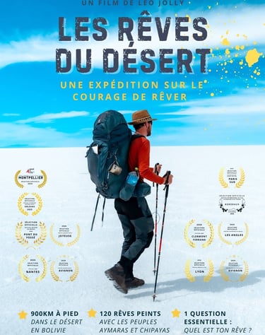 Affiche du film Les Rêves du Désert mettant en scène un randonneur qui traverse le Salar d'Uyuni