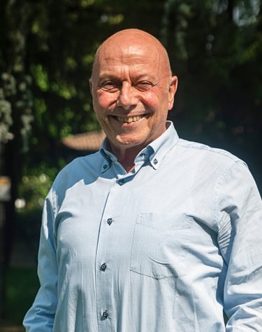 Angelo Poles