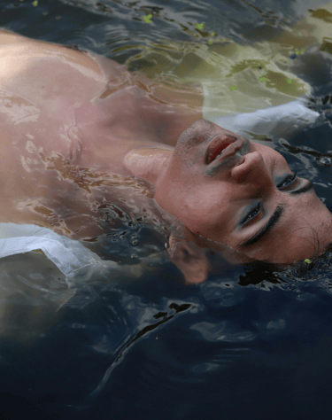 femme détendue, relaxation, méthode Shultz, respiration