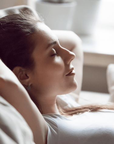 femme détendue, relaxation, méthode Shultz, respiration