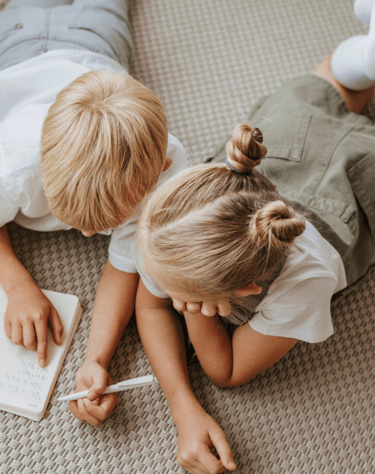 enfant détendu, calme
