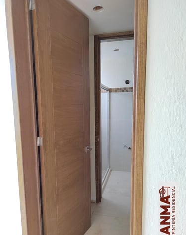puerta de madera fraccionamiento