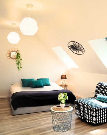 Bright attic bedroom, serviced accommodation in Saint-Omer