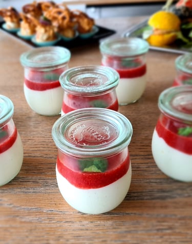 bayerisch Creme mit Erdbeersoße