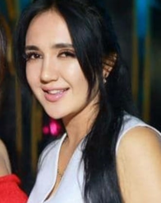 Lady wearing white trousers and sleeveless top