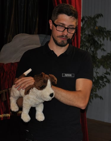 André Nolting mit Wuffi auf dem Arm